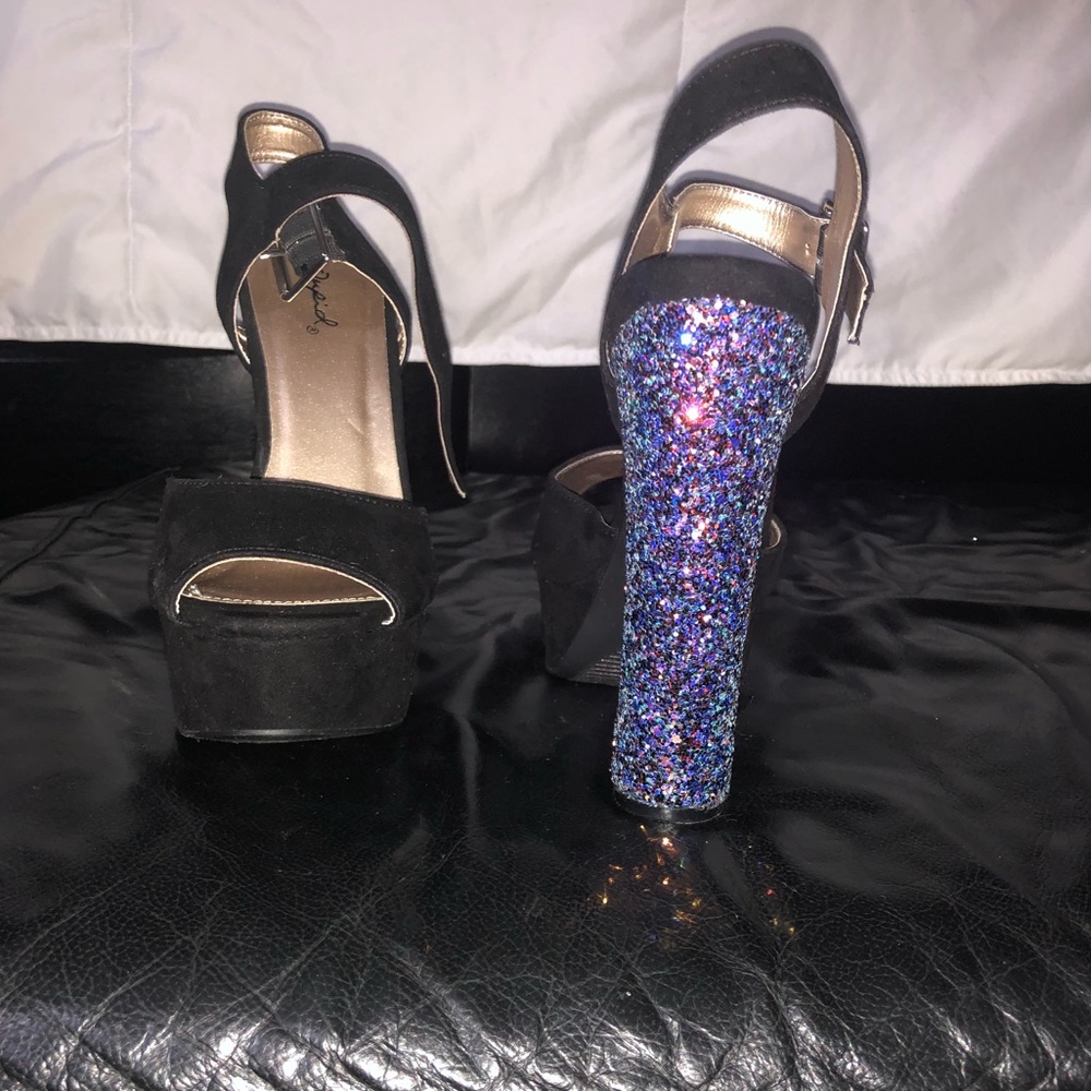 Heels - Picture 4 of 5